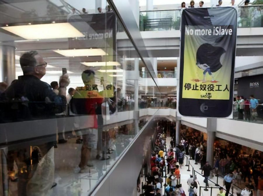 Protest at a Hong Kong Apple Store in September 2011 (Photo used under Creative Commons)