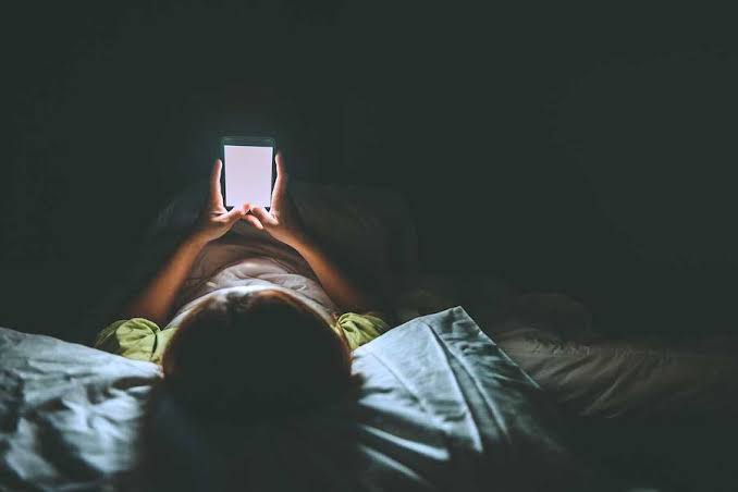 Social Media and Teen Sleep — The Science Behind Why Scrolling at Night is Wrecking Student Health